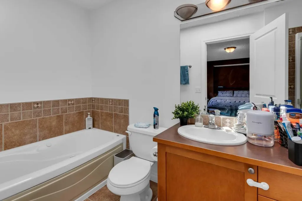 3421 5 Avenue NW Calgary AB T2N 0V5