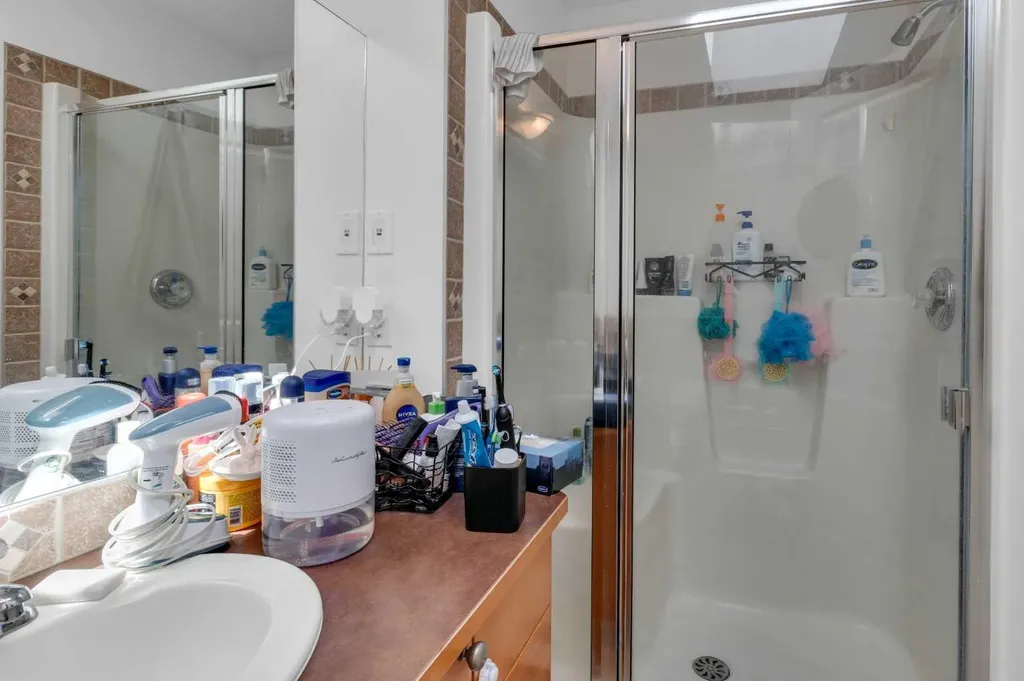 3421 5 Avenue NW Calgary AB T2N 0V5