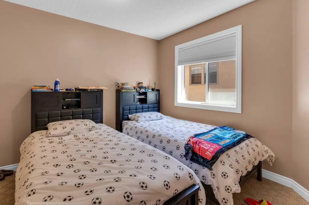 3421 5 Avenue NW Calgary AB T2N 0V5