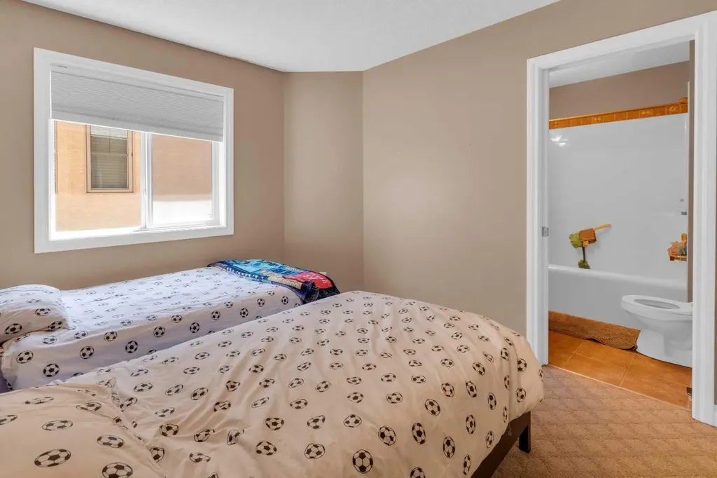3421 5 Avenue NW Calgary AB T2N 0V5