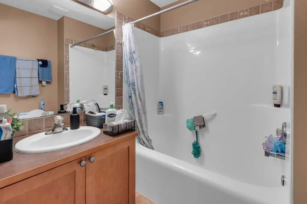 3421 5 Avenue NW Calgary AB T2N 0V5