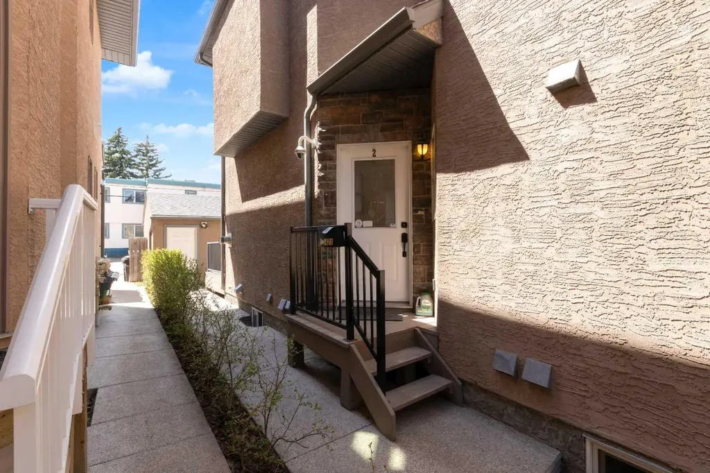 3421 5 Avenue NW Calgary AB T2N 0V5