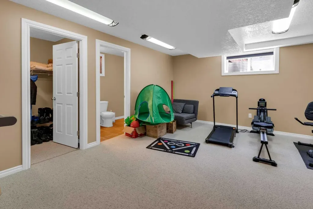 3421 5 Avenue NW Calgary AB T2N 0V5