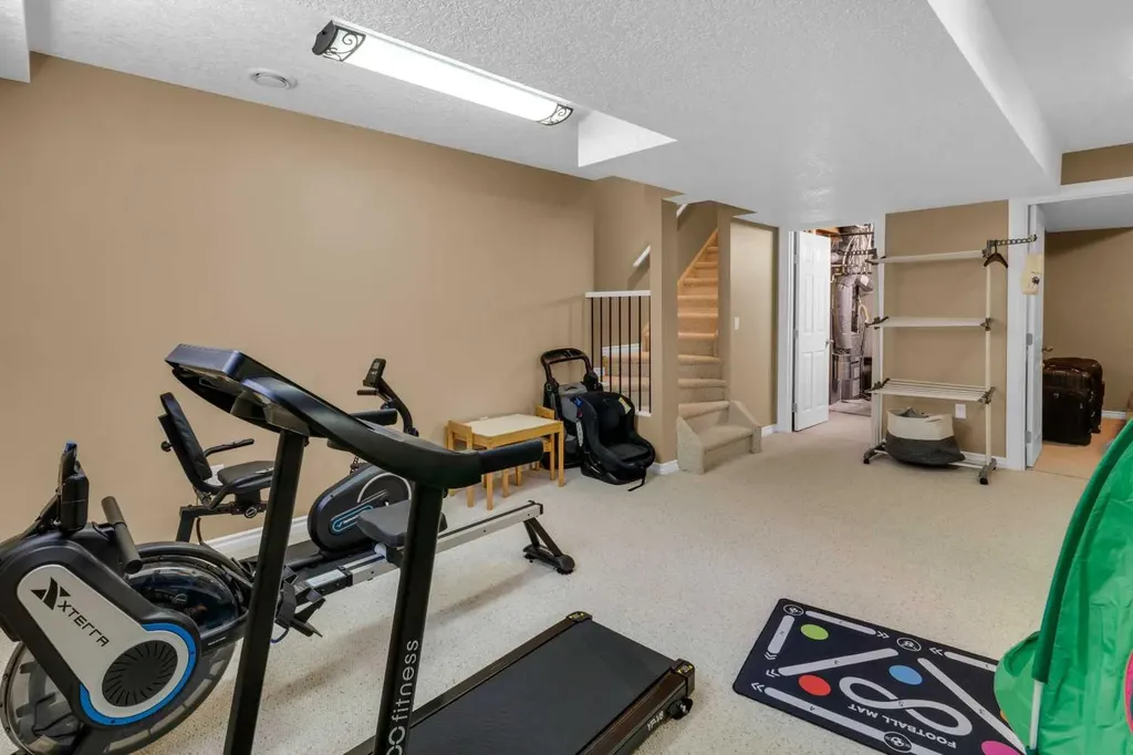 3421 5 Avenue NW Calgary AB T2N 0V5