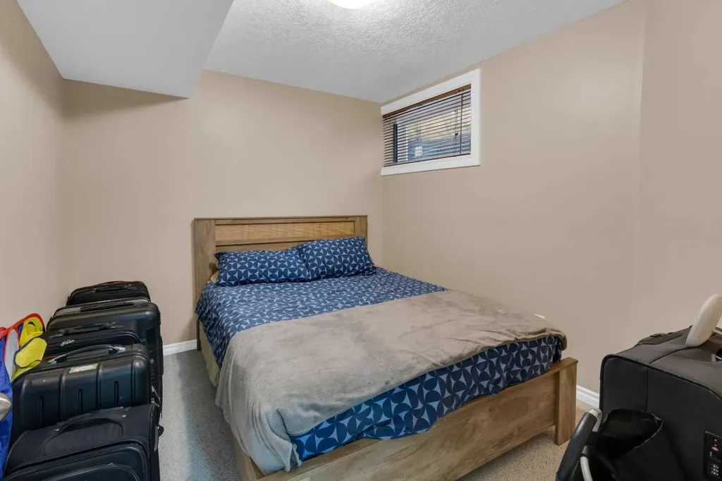 3421 5 Avenue NW Calgary AB T2N 0V5