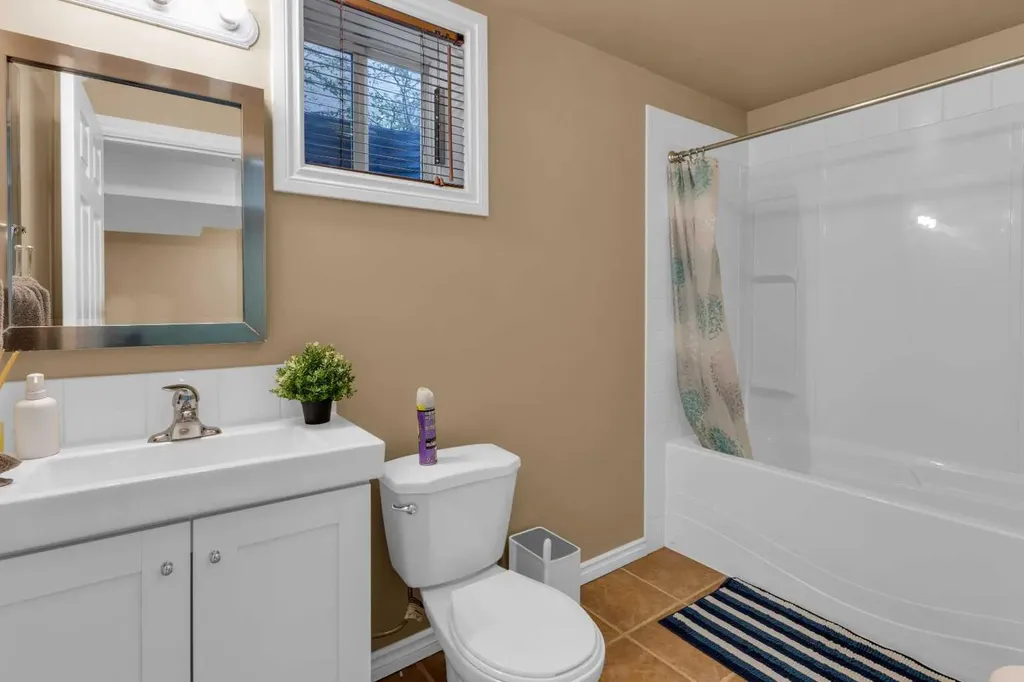 3421 5 Avenue NW Calgary AB T2N 0V5