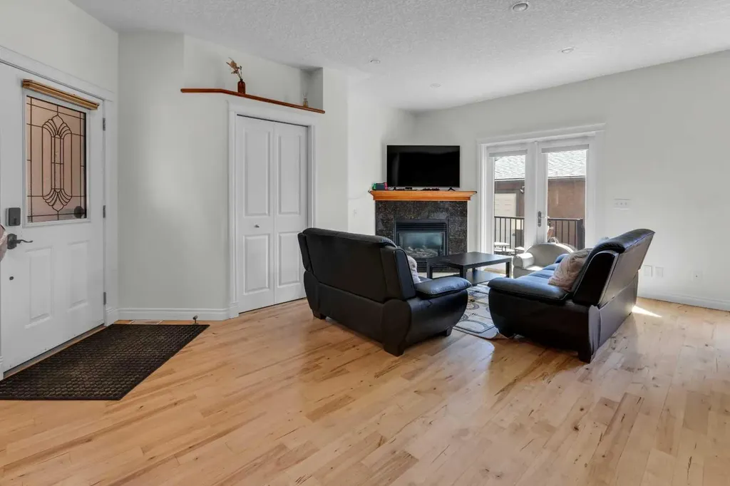 3421 5 Avenue NW Calgary AB T2N 0V5