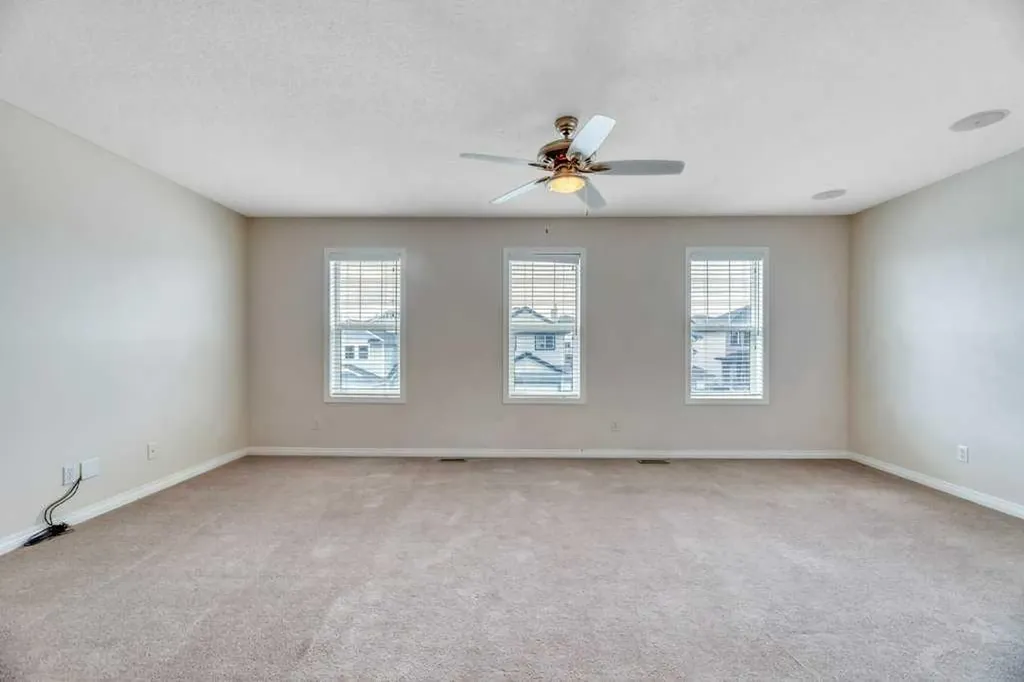 151 Everhollow Way SW Calgary AB T2Y 4R7