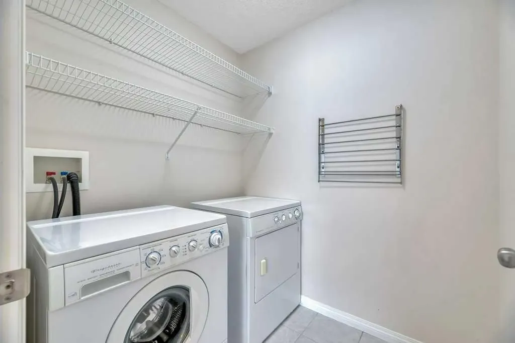 151 Everhollow Way SW Calgary AB T2Y 4R7