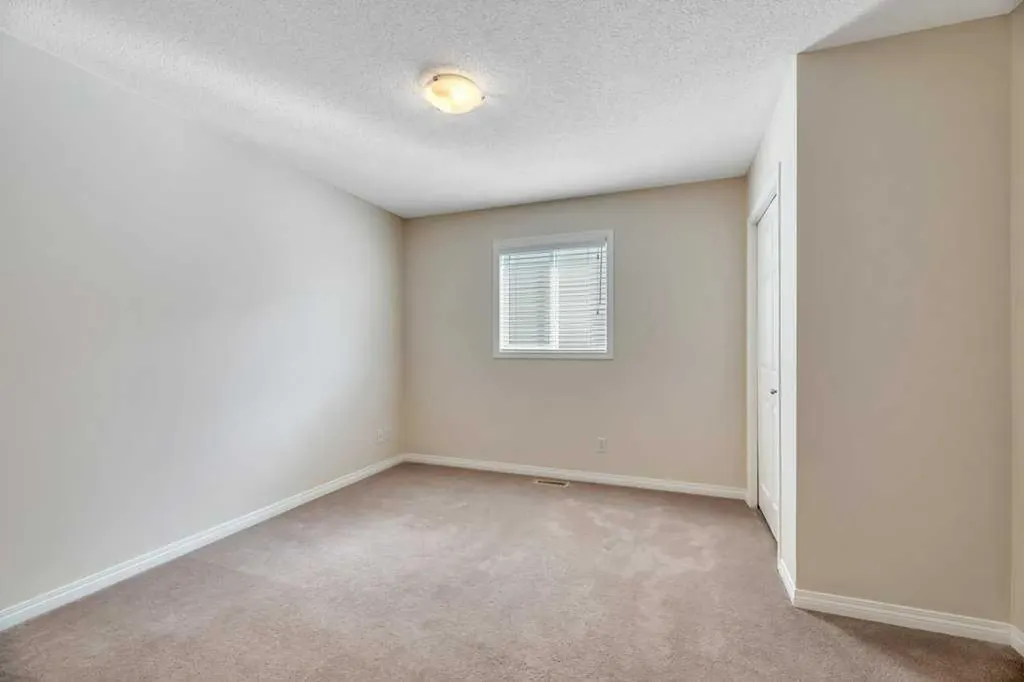151 Everhollow Way SW Calgary AB T2Y 4R7