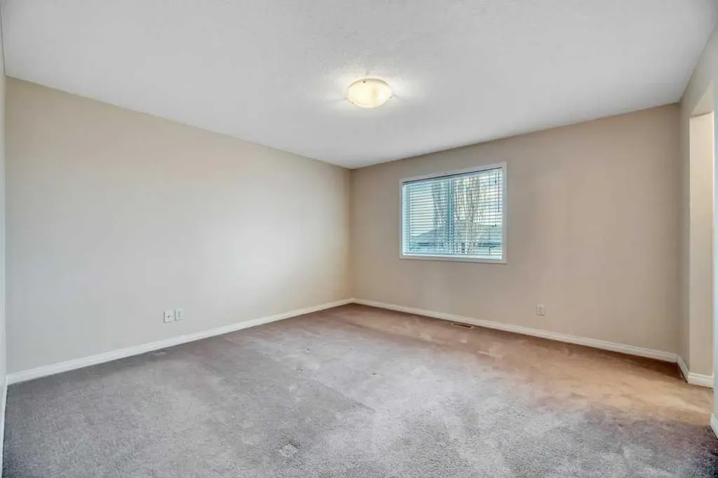 151 Everhollow Way SW Calgary AB T2Y 4R7