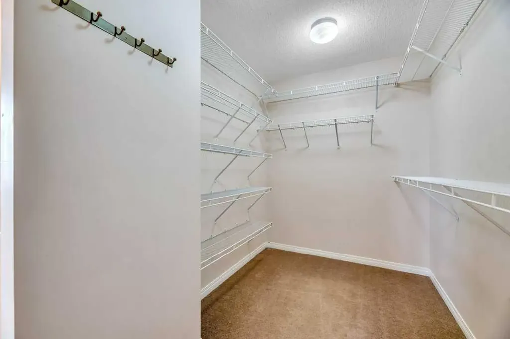 151 Everhollow Way SW Calgary AB T2Y 4R7