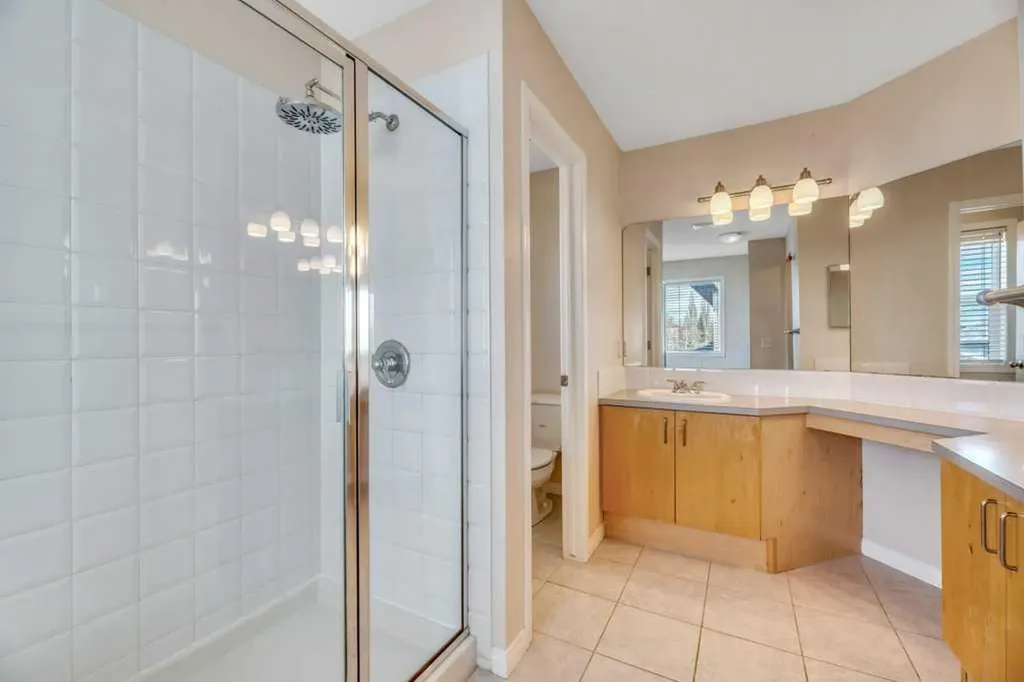 151 Everhollow Way SW Calgary AB T2Y 4R7
