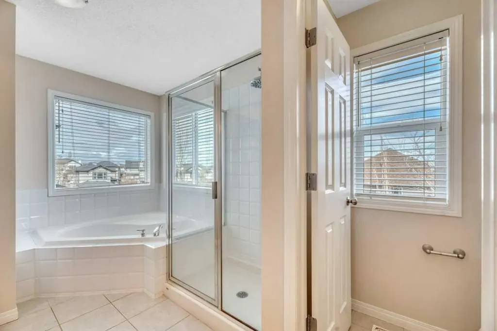 151 Everhollow Way SW Calgary AB T2Y 4R7