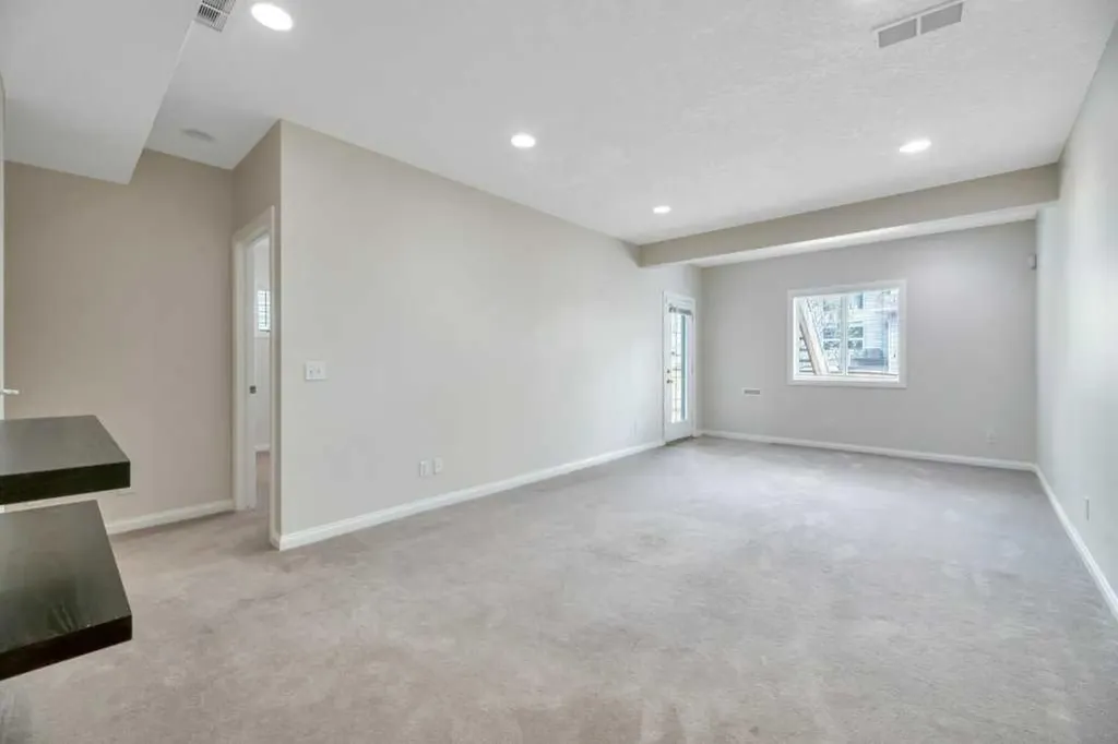 151 Everhollow Way SW Calgary AB T2Y 4R7