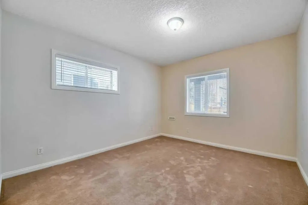 151 Everhollow Way SW Calgary AB T2Y 4R7