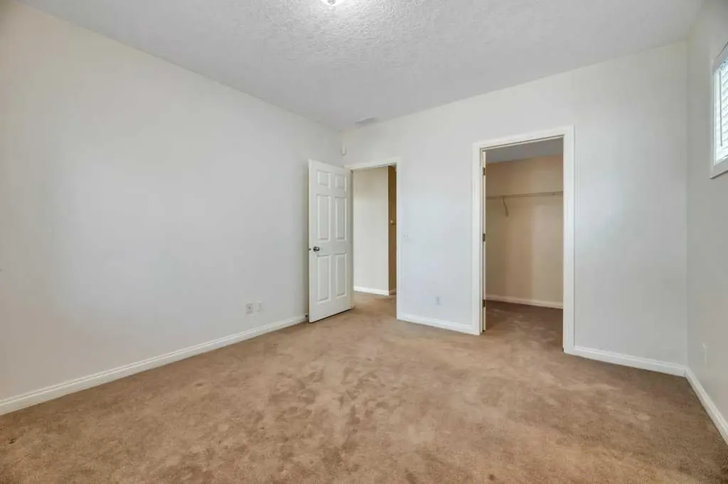151 Everhollow Way SW Calgary AB T2Y 4R7