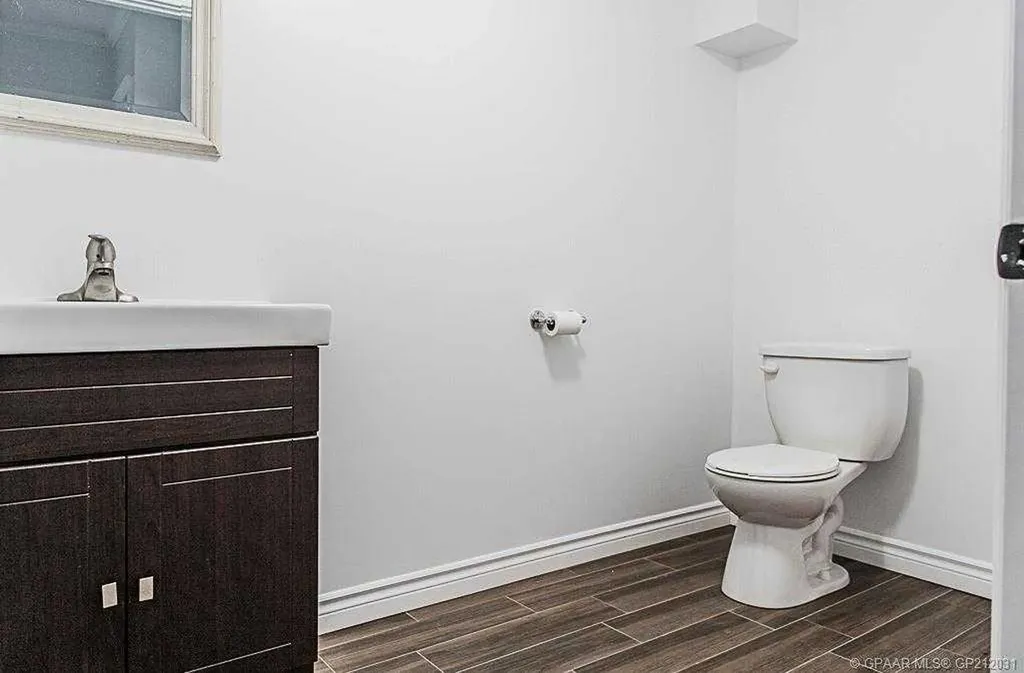 9731 100 Avenue Grande Prairie AB T8V 0T5
