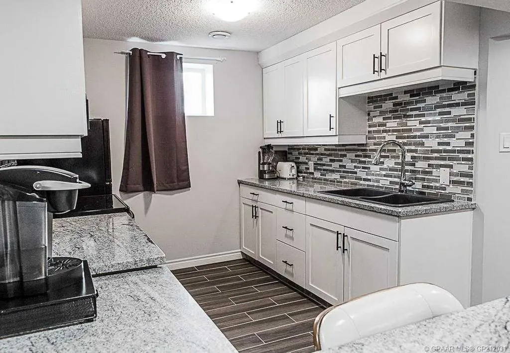 9731 100 Avenue Grande Prairie AB T8V 0T5
