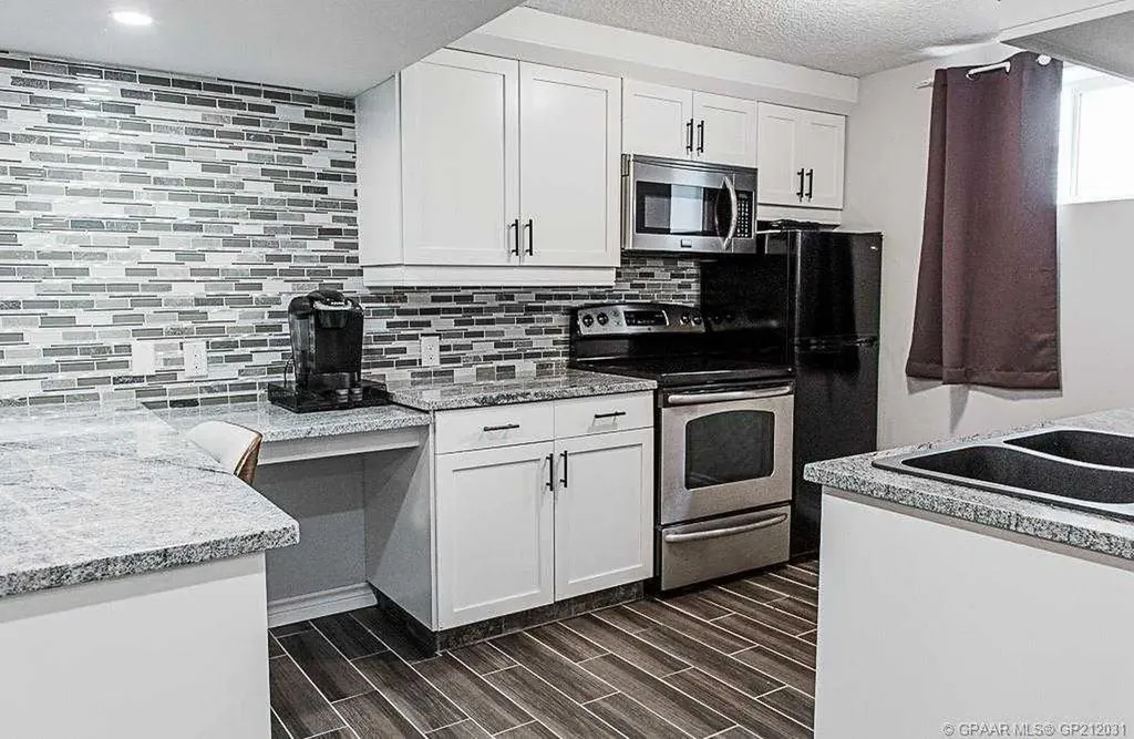 9731 100 Avenue Grande Prairie AB T8V 0T5
