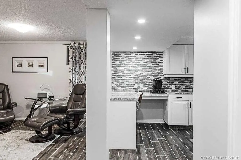 9731 100 Avenue Grande Prairie AB T8V 0T5