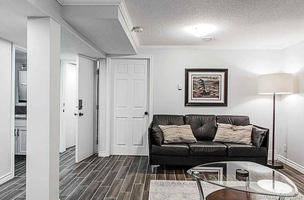 9731 100 Avenue Grande Prairie AB T8V 0T5