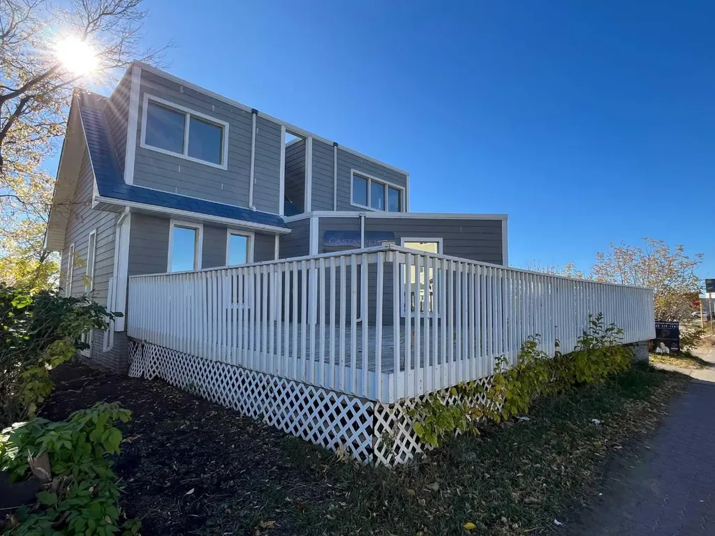 9731 100 Avenue Grande Prairie AB T8V 0T5