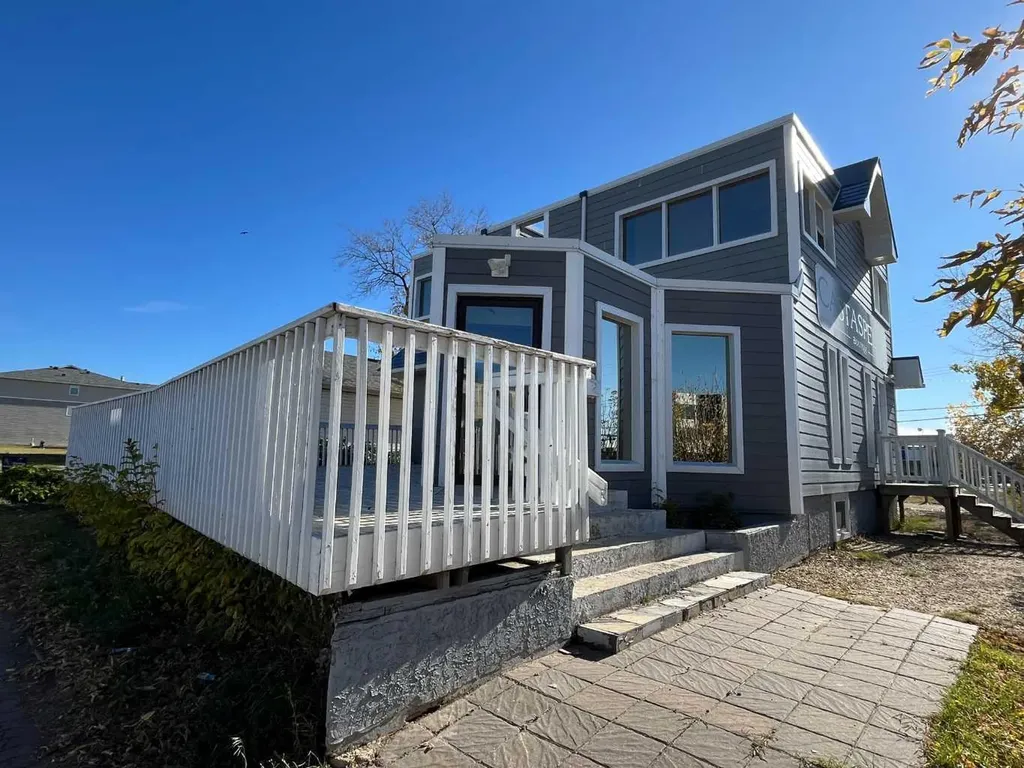 9731 100 Avenue Grande Prairie AB T8V 0T5