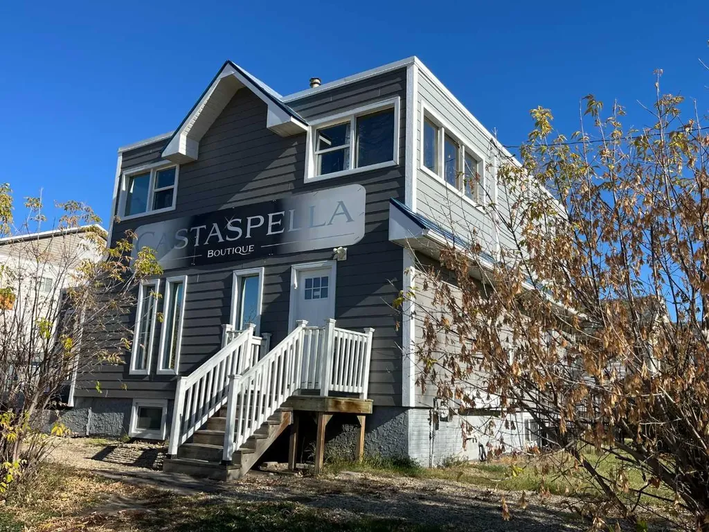 9731 100 Avenue Grande Prairie AB T8V 0T5