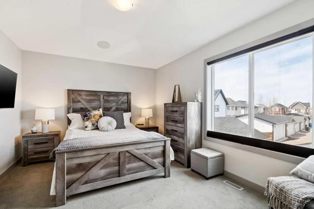 216 Mahogany Grove SE Calgary AB T3M 1W8