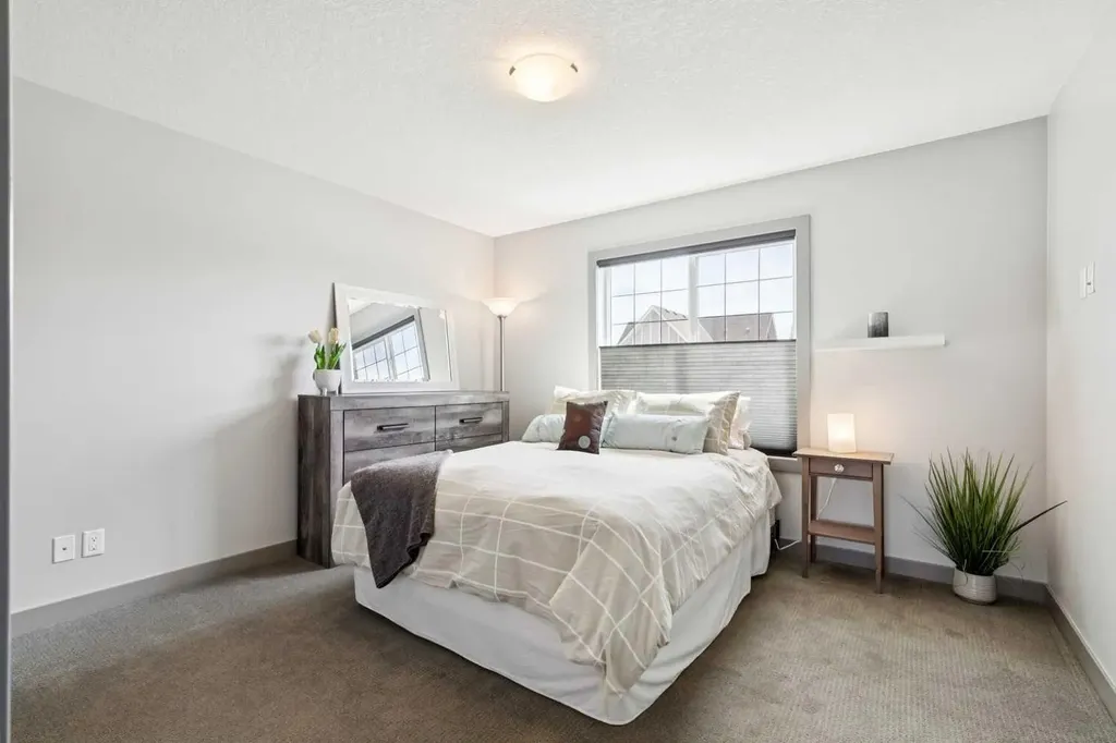 216 Mahogany Grove SE Calgary AB T3M 1W8
