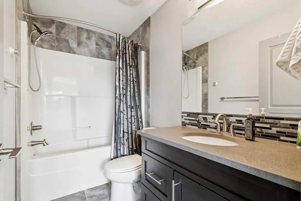 216 Mahogany Grove SE Calgary AB T3M 1W8