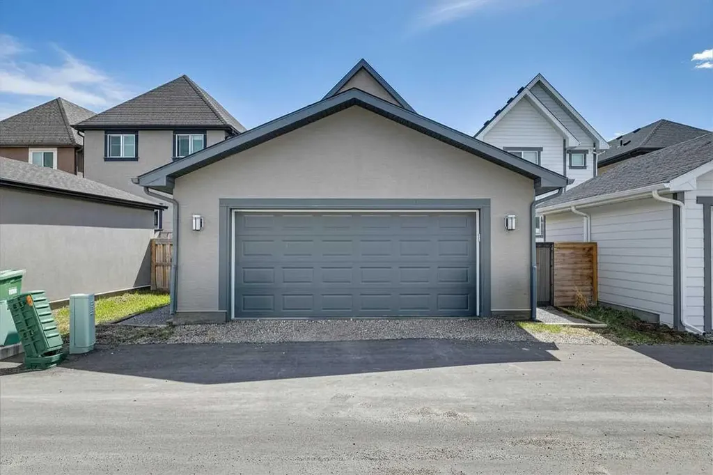216 Mahogany Grove SE Calgary AB T3M 1W8