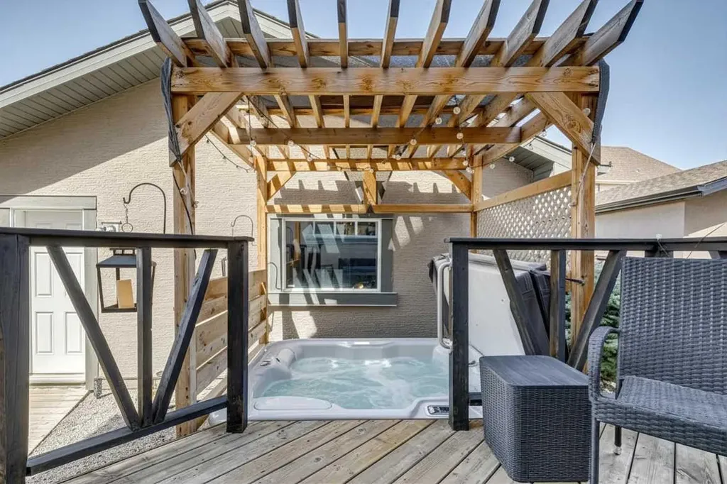 216 Mahogany Grove SE Calgary AB T3M 1W8