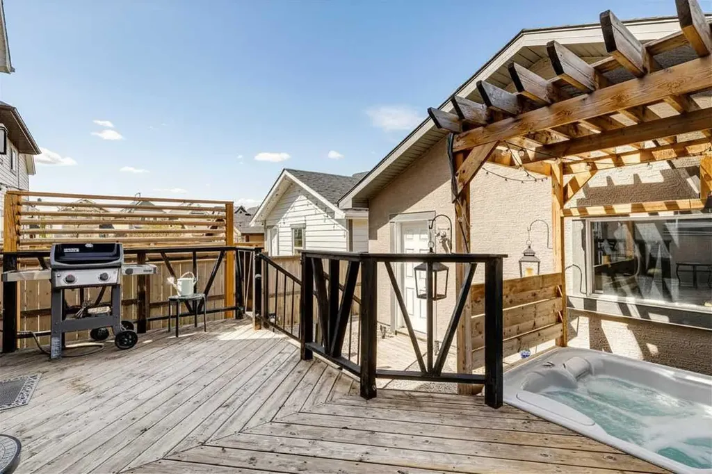 216 Mahogany Grove SE Calgary AB T3M 1W8
