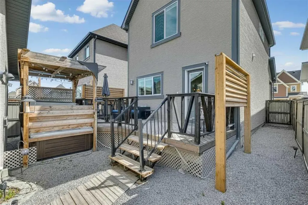 216 Mahogany Grove SE Calgary AB T3M 1W8