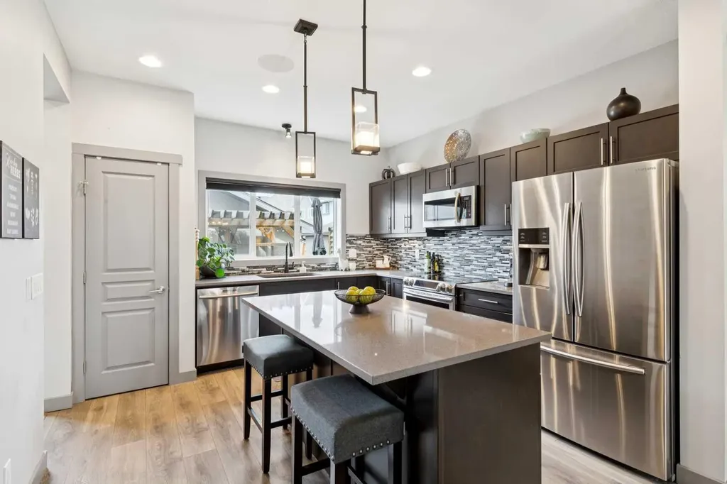 216 Mahogany Grove SE Calgary AB T3M 1W8