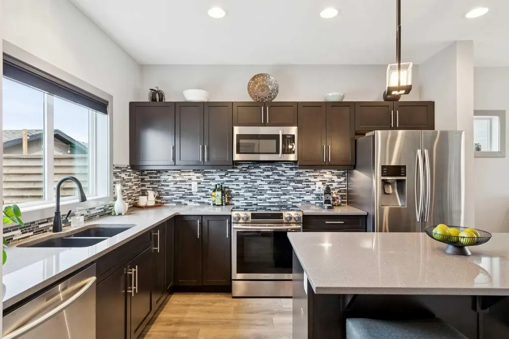 216 Mahogany Grove SE Calgary AB T3M 1W8