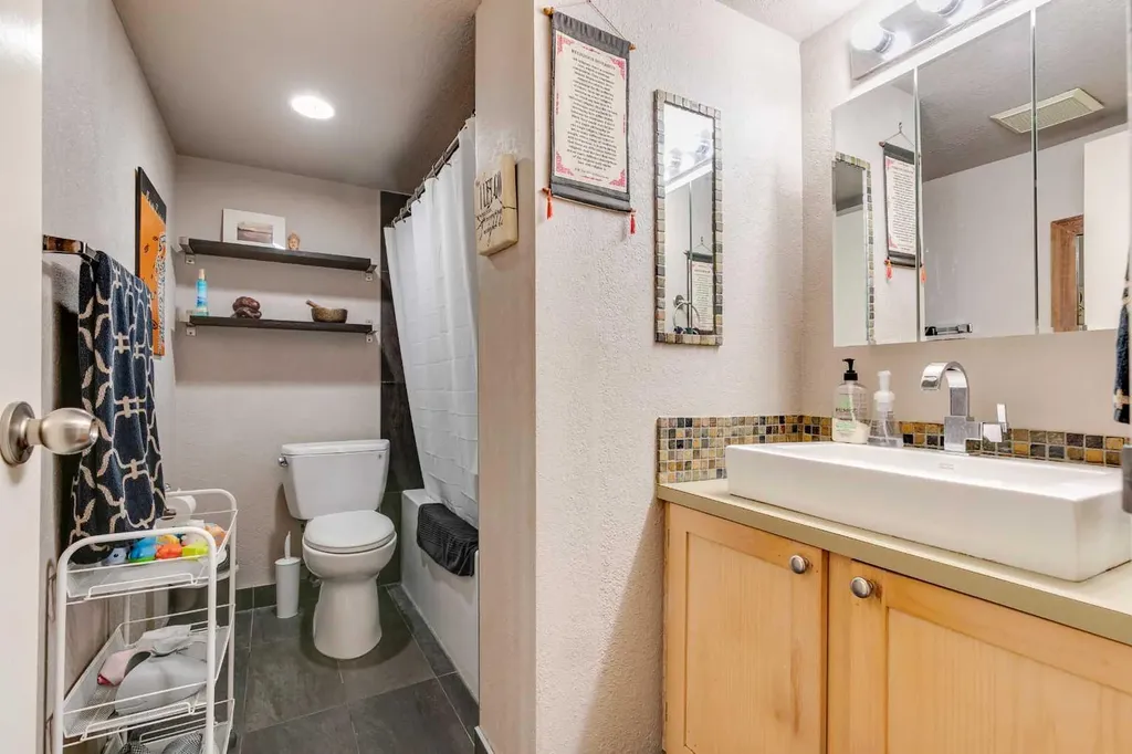 220 13 Avenue SW Calgary AB T2R1L6