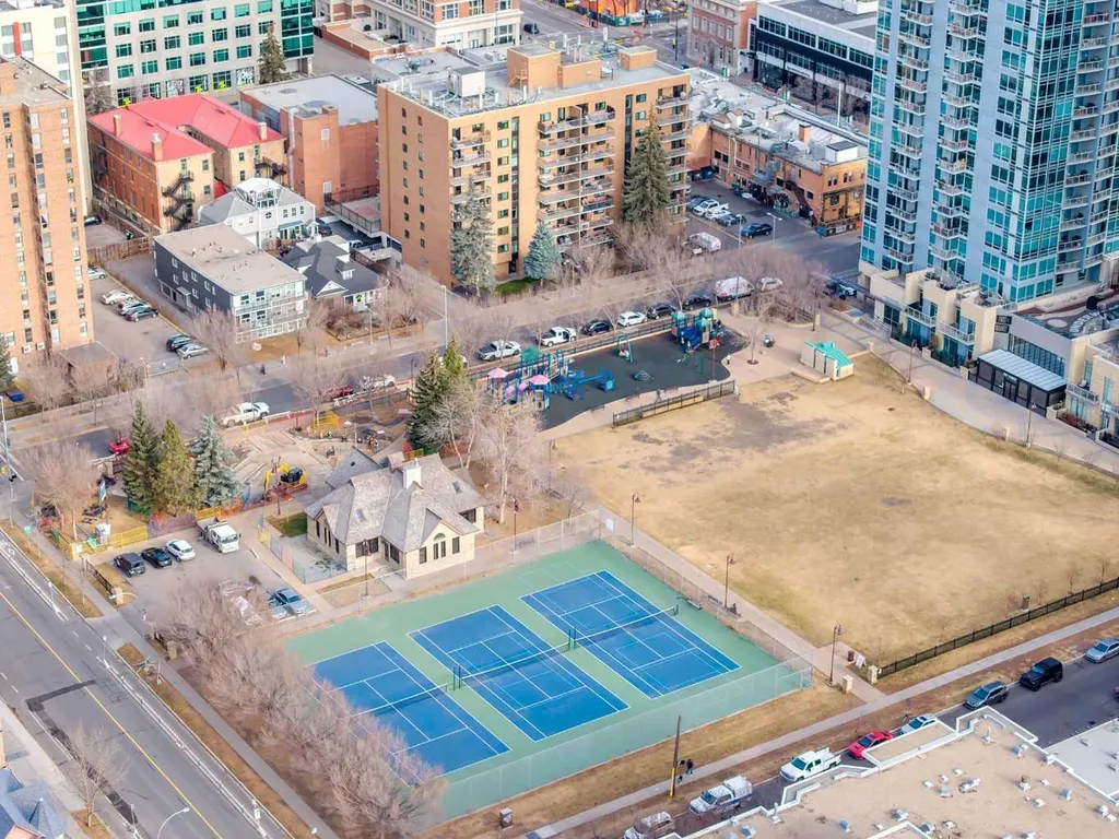 220 13 Avenue SW Calgary AB T2R1L6