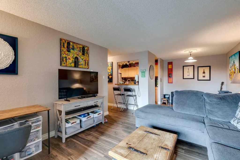 220 13 Avenue SW Calgary AB T2R1L6
