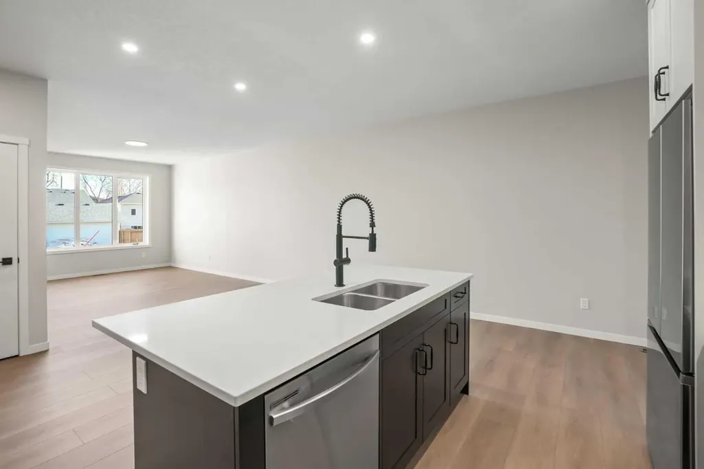 121 5 Avenue SE High River AB T1V 1G2