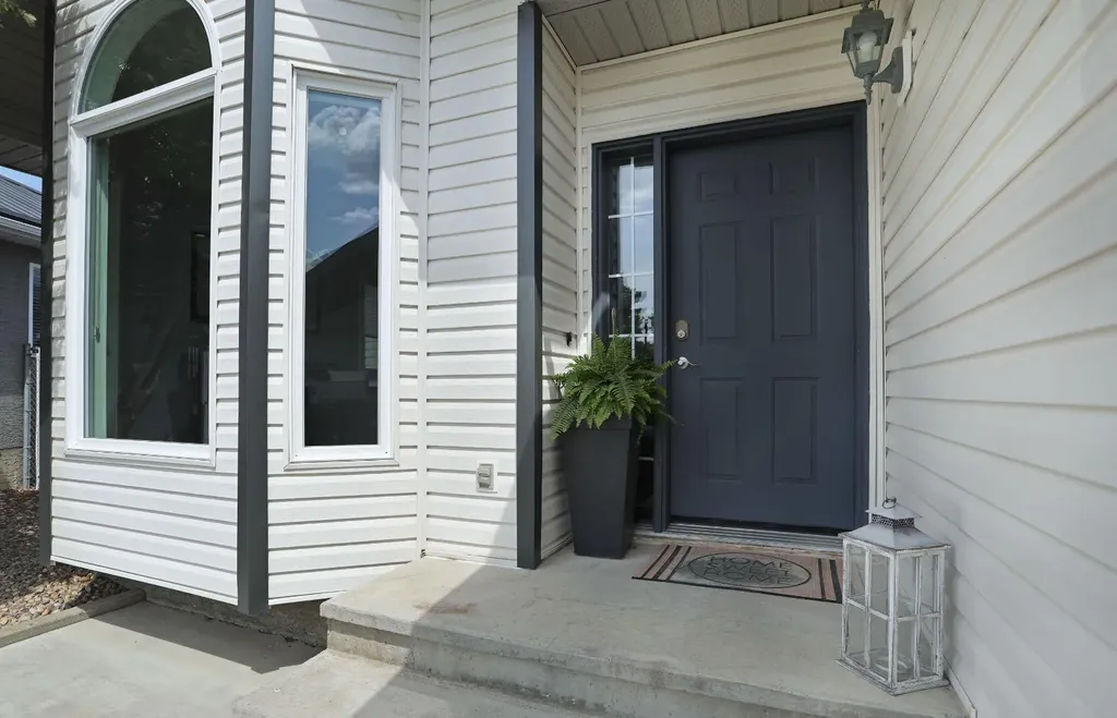 79 Parkland Close E Brooks AB T1R 0M2