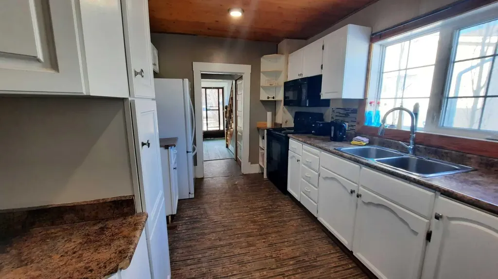 274 3 Street W Drumheller AB T0J0Y4