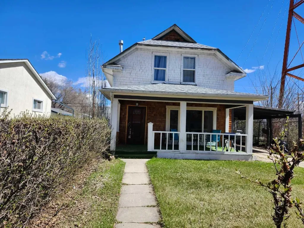274 3 Street W Drumheller AB T0J0Y4