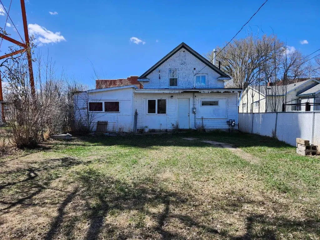 274 3 Street W Drumheller AB T0J0Y4