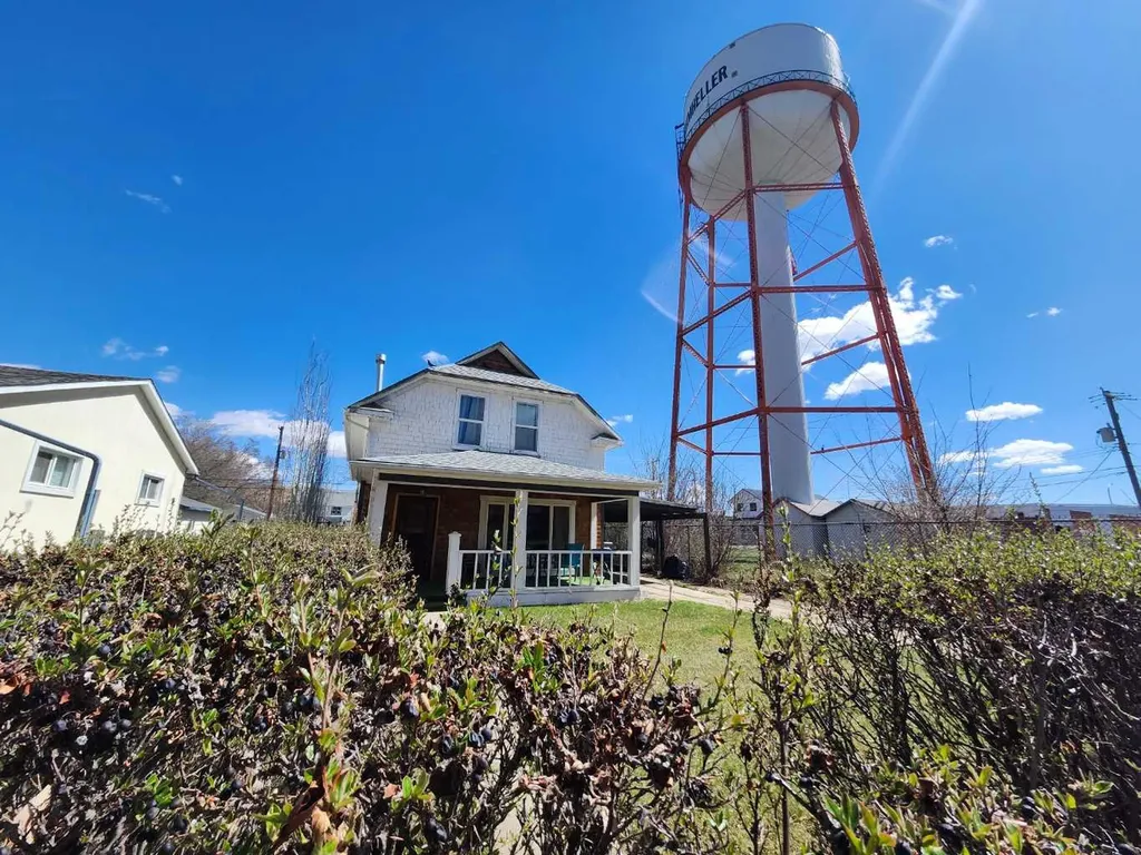 274 3 Street W Drumheller AB T0J0Y4
