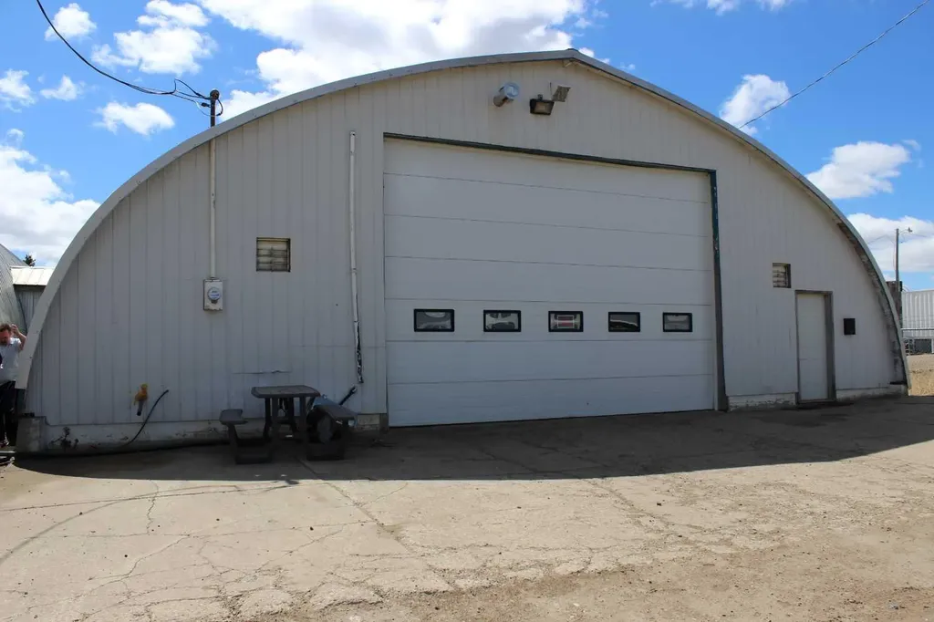 143078 15 Avenue W Brooks AB T1R 0V5