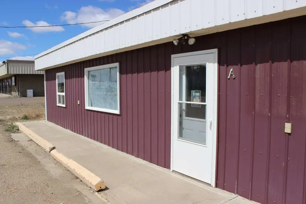 143078 15 Avenue W Brooks AB T1R 0V5