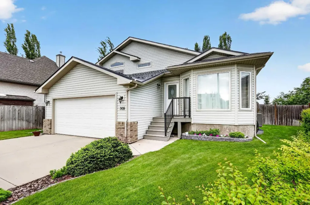 308 Cambridge Place Strathmore AB T1P 1S1